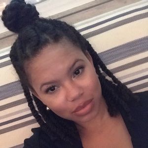 Meet your Posher, Alexandra